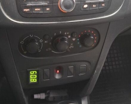 Білий Рено Логан, об'ємом двигуна 1.2 л та пробігом 450 тис. км за 3000 $, фото 11 на Automoto.ua