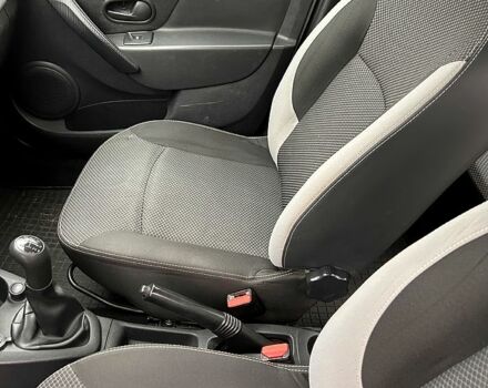 Білий Рено Логан, об'ємом двигуна 1.2 л та пробігом 246 тис. км за 5300 $, фото 6 на Automoto.ua