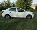 Білий Рено Логан, об'ємом двигуна 1.1 л та пробігом 300 тис. км за 3317 $, фото 2 на Automoto.ua