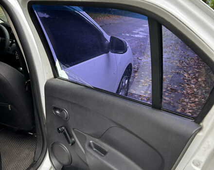 Білий Рено Логан, об'ємом двигуна 1.15 л та пробігом 353 тис. км за 3600 $, фото 15 на Automoto.ua