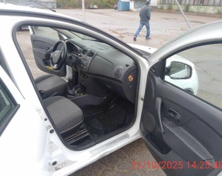 Белый Рено Логан, объемом двигателя 1.2 л и пробегом 350 тыс. км за 3400 $, фото 8 на Automoto.ua