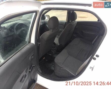 Білий Рено Логан, об'ємом двигуна 1.2 л та пробігом 350 тис. км за 3400 $, фото 8 на Automoto.ua