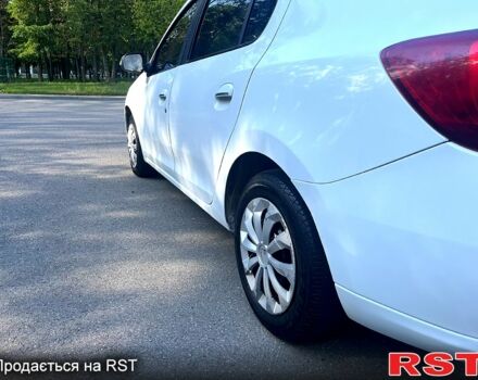 Белый Рено Логан, объемом двигателя 1.1 л и пробегом 189 тыс. км за 4200 $, фото 2 на Automoto.ua