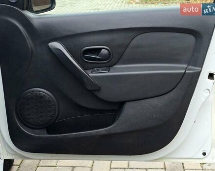 Рено Логан 2013 у Харкові на Automoto.ua Білий Рено Логан, об'ємом двигуна 1.15 л та пробігом 140 тис. км за 4399 $, фото 20 на Automoto.ua