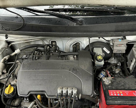 Білий Рено Логан, об'ємом двигуна 1.15 л та пробігом 353 тис. км за 3600 $, фото 10 на Automoto.ua