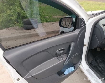 Белый Рено Логан, объемом двигателя 1.1 л и пробегом 198 тыс. км за 4500 $, фото 3 на Automoto.ua