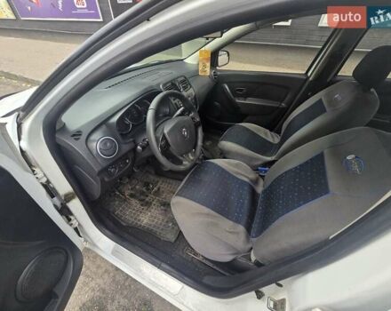 Рено Логан 2013 у Харкові на Automoto.ua Білий Рено Логан, об'ємом двигуна 1.2 л та пробігом 300 тис. км за 3750 $, фото 1 на Automoto.ua