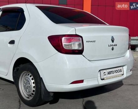 Рено Логан 2014 в Киеве на Automoto.ua Белый Рено Логан, объемом двигателя 1.15 л и пробегом 70 тыс. км за 5590 $, фото 6 на Automoto.ua
