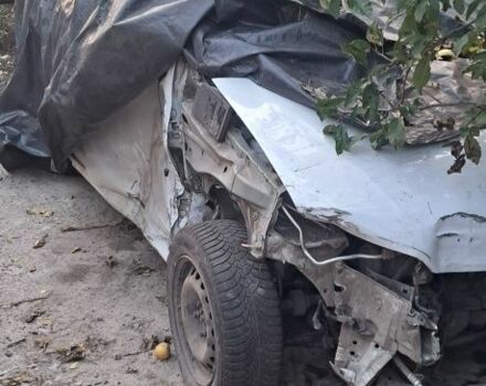 Білий Рено Логан, об'ємом двигуна 1.2 л та пробігом 180 тис. км за 1186 $, фото 3 на Automoto.ua