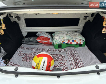 Белый Рено Логан, объемом двигателя 1.2 л и пробегом 180 тыс. км за 5800 $, фото 13 на Automoto.ua