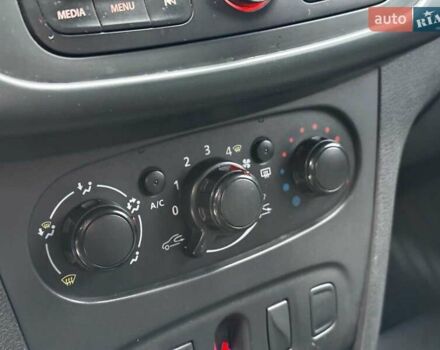 Белый Рено Логан, объемом двигателя 1.2 л и пробегом 390 тыс. км за 3690 $, фото 17 на Automoto.ua