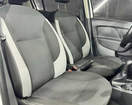 Білий Рено Логан, об'ємом двигуна 1.2 л та пробігом 197 тис. км за 5700 $, фото 38 на Automoto.ua