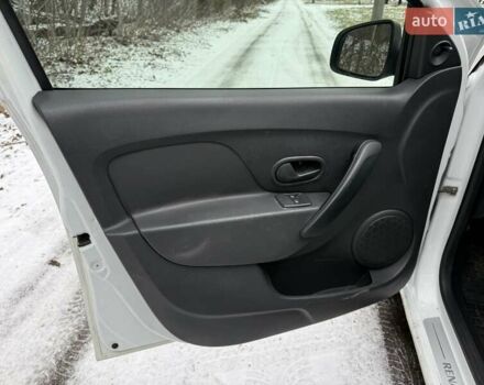 Білий Рено Логан, об'ємом двигуна 1.46 л та пробігом 230 тис. км за 6000 $, фото 9 на Automoto.ua