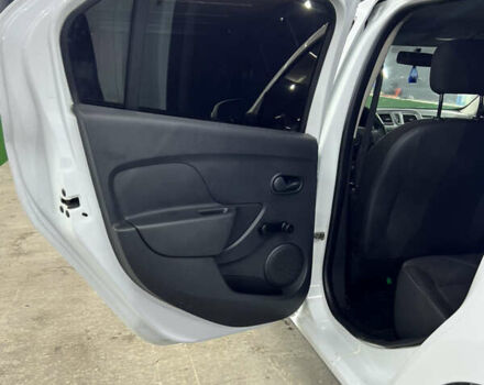 Білий Рено Логан, об'ємом двигуна 1.2 л та пробігом 197 тис. км за 5700 $, фото 34 на Automoto.ua