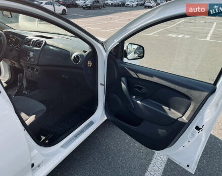 Белый Рено Логан, объемом двигателя 1.15 л и пробегом 153 тыс. км за 5900 $, фото 19 на Automoto.ua