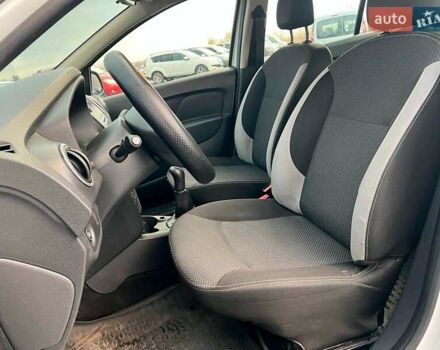 Белый Рено Логан, объемом двигателя 1.2 л и пробегом 170 тыс. км за 5890 $, фото 17 на Automoto.ua