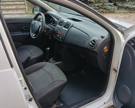 Белый Рено Логан, объемом двигателя 1.15 л и пробегом 381 тыс. км за 4200 $, фото 11 на Automoto.ua