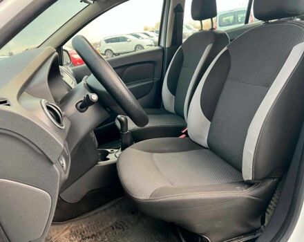 Білий Рено Логан, об'ємом двигуна 1.2 л та пробігом 170 тис. км за 5890 $, фото 17 на Automoto.ua