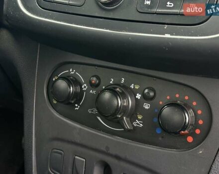 Белый Рено Логан, объемом двигателя 1.2 л и пробегом 305 тыс. км за 3650 $, фото 11 на Automoto.ua