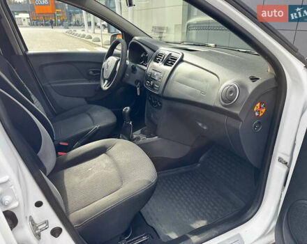 Рено Логан 2016 в Киеве на Automoto.ua Белый Рено Логан, объемом двигателя 1.2 л и пробегом 170 тыс. км за 3600 $, фото 8 на Automoto.ua