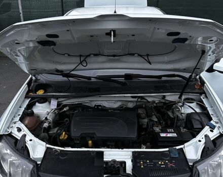 Белый Рено Логан, объемом двигателя 1.2 л и пробегом 247 тыс. км за 4200 $, фото 4 на Automoto.ua