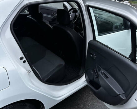 Белый Рено Логан, объемом двигателя 1.2 л и пробегом 247 тыс. км за 4200 $, фото 8 на Automoto.ua