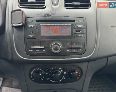 Белый Рено Логан, объемом двигателя 1.15 л и пробегом 180 тыс. км за 3500 $, фото 8 на Automoto.ua