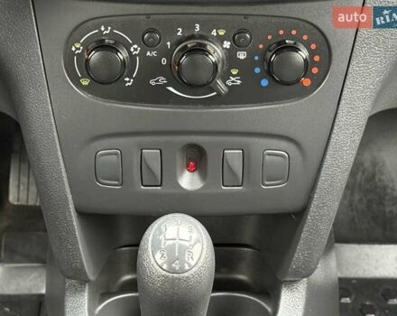 Белый Рено Логан, объемом двигателя 1.15 л и пробегом 148 тыс. км за 4800 $, фото 54 на Automoto.ua