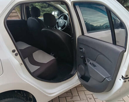 Белый Рено Логан, объемом двигателя 1.15 л и пробегом 381 тыс. км за 4200 $, фото 12 на Automoto.ua