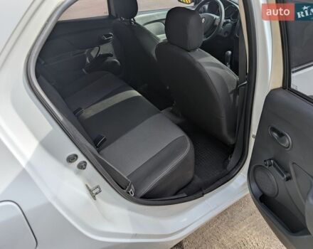 Білий Рено Логан, об'ємом двигуна 1.46 л та пробігом 280 тис. км за 5500 $, фото 7 на Automoto.ua