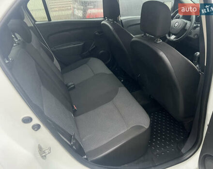 Белый Рено Логан, объемом двигателя 1.15 л и пробегом 153 тыс. км за 5300 $, фото 4 на Automoto.ua