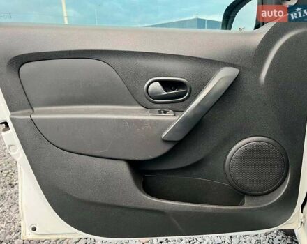 Белый Рено Логан, объемом двигателя 1.2 л и пробегом 170 тыс. км за 5890 $, фото 14 на Automoto.ua