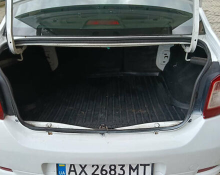 Белый Рено Логан, объемом двигателя 1.15 л и пробегом 381 тыс. км за 4200 $, фото 9 на Automoto.ua