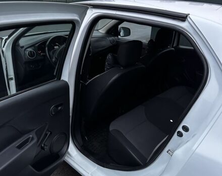 Белый Рено Логан, объемом двигателя 1.2 л и пробегом 247 тыс. км за 4200 $, фото 7 на Automoto.ua