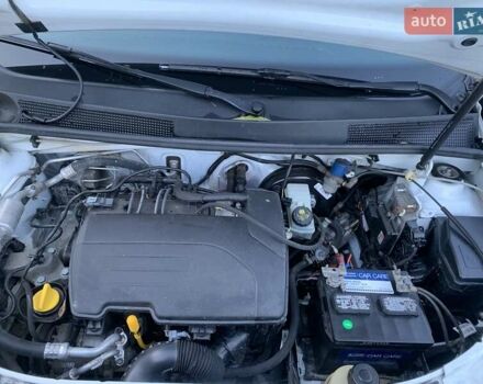 Белый Рено Логан, объемом двигателя 1.15 л и пробегом 178 тыс. км за 4450 $, фото 31 на Automoto.ua