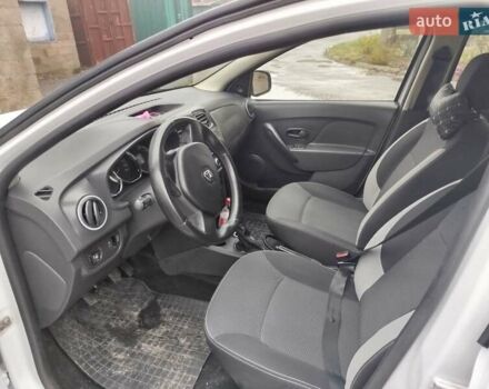 Білий Рено Логан, об'ємом двигуна 1.15 л та пробігом 247 тис. км за 4400 $, фото 8 на Automoto.ua