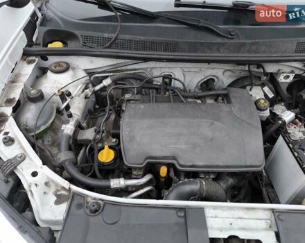 Белый Рено Логан, объемом двигателя 1.15 л и пробегом 217 тыс. км за 4900 $, фото 10 на Automoto.ua