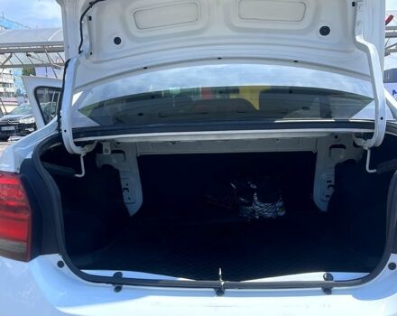 Рено Логан 2017 в Днепре (Днепропетровске) на Automoto.ua Белый Рено Логан, объемом двигателя 1.5 л и пробегом 258 тыс. км за 7700 $, фото 3 на Automoto.ua