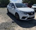 Білий Рено Логан, об'ємом двигуна 1.1 л та пробігом 300 тис. км за 4799 $, фото 2 на Automoto.ua