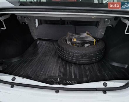 Белый Рено Логан, объемом двигателя 1.15 л и пробегом 217 тыс. км за 4900 $, фото 12 на Automoto.ua