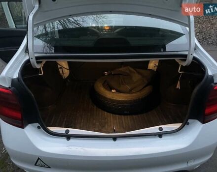 Білий Рено Логан, об'ємом двигуна 1.15 л та пробігом 219 тис. км за 4999 $, фото 12 на Automoto.ua