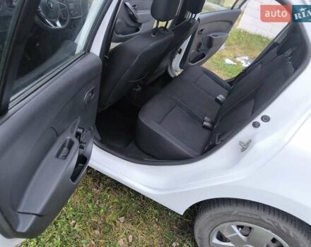 Белый Рено Логан, объемом двигателя 1.15 л и пробегом 217 тыс. км за 4900 $, фото 8 на Automoto.ua