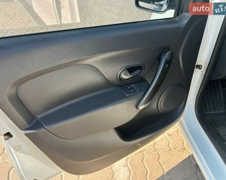 Білий Рено Логан, об'ємом двигуна 0.9 л та пробігом 80 тис. км за 6500 $, фото 13 на Automoto.ua