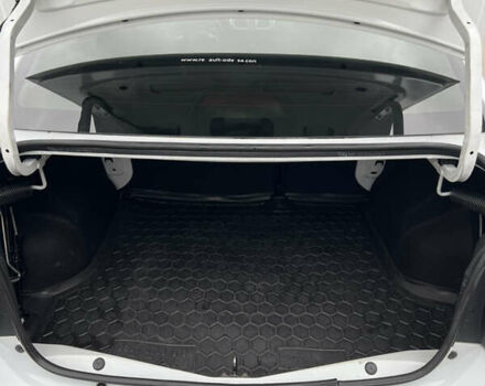 Белый Рено Логан, объемом двигателя 1.14 л и пробегом 140 тыс. км за 7950 $, фото 26 на Automoto.ua