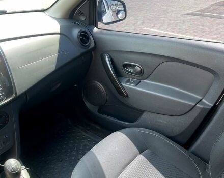 Рено Логан 2017 в Днепре (Днепропетровске) на Automoto.ua Белый Рено Логан, объемом двигателя 1.5 л и пробегом 258 тыс. км за 7700 $, фото 5 на Automoto.ua