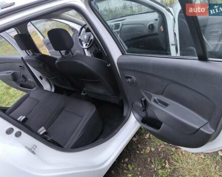 Белый Рено Логан, объемом двигателя 1.15 л и пробегом 217 тыс. км за 4900 $, фото 7 на Automoto.ua