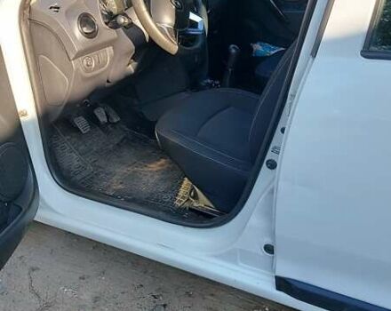 Белый Рено Логан, объемом двигателя 1 л и пробегом 388 тыс. км за 5000 $, фото 10 на Automoto.ua