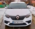 Белый Рено Логан, объемом двигателя 1 л и пробегом 128 тыс. км за 5200 $, фото 1 на Automoto.ua