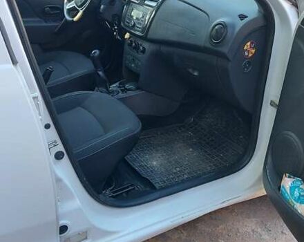 Белый Рено Логан, объемом двигателя 1 л и пробегом 388 тыс. км за 5000 $, фото 12 на Automoto.ua