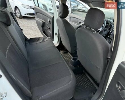 Рено Логан 2019 у Хмельницькому на Automoto.ua Білий Рено Логан, об'ємом двигуна 0.9 л та пробігом 86 тис. км за 5999 $, фото 32 на Automoto.ua